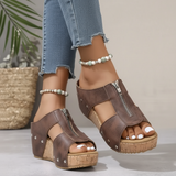 Gigi - Eleganckie sandały na koturnie