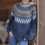 Serena – Zimowy sweter z nordyckim wzorem na plecach